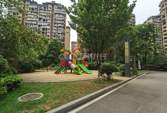 泸州领秀滨江全面评测 优点、不足与周边房产经纪指南